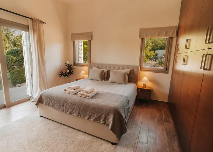 Stylish With Sea View Villa Péjia