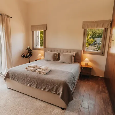 Stylish With Sea View Villa Peyia