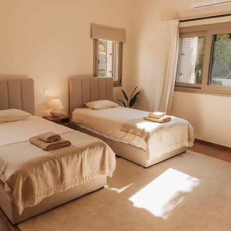 Stylish With Sea View Peyia