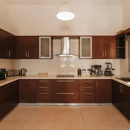 Stylish With Sea View Villa Peyia