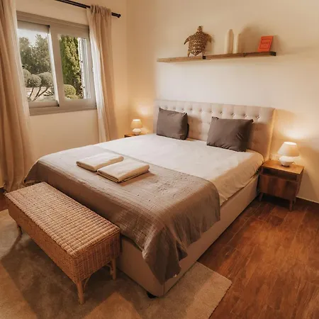 Stylish With Sea View Villa Peyia