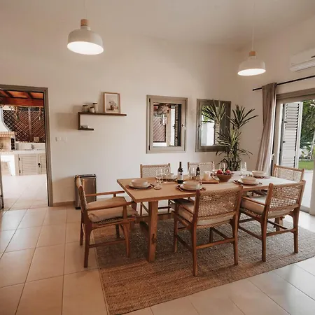 Stylish With Sea View Peyia