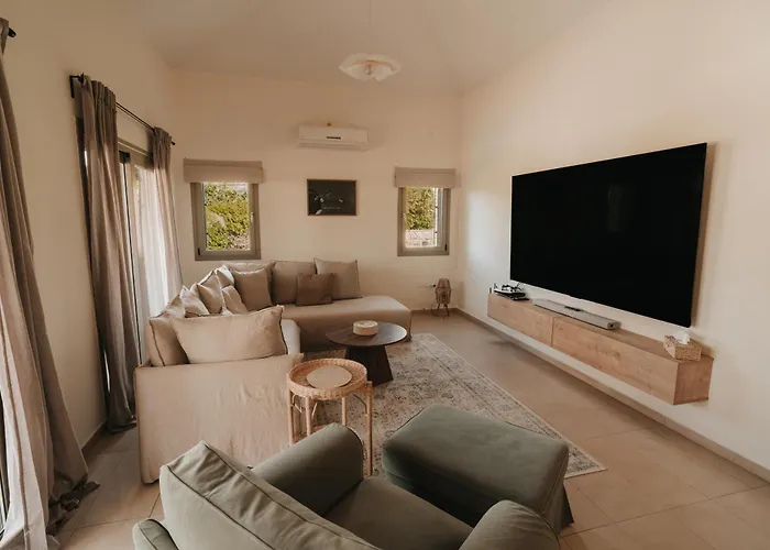 Stylish With Sea View Villa Peyia