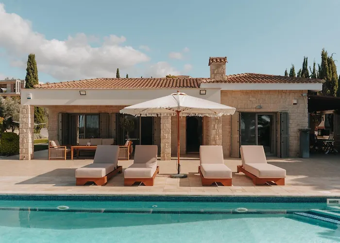 Stylish With Sea View Villa Peyia